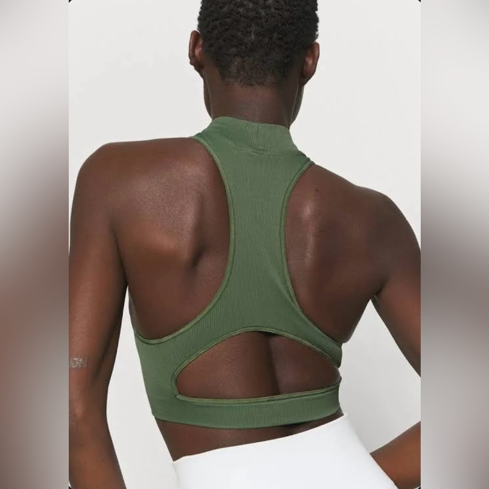Capezio Seamless Rib Crop
TOP (11375W) • Safari Green • XS/S - Picture 5 of 15